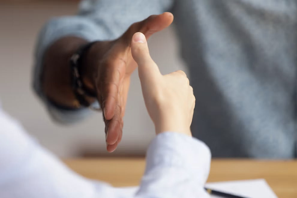 Handshake (1).jpg__PID:4ff6990f-acb5-4996-ab8e-cba3232f03cf